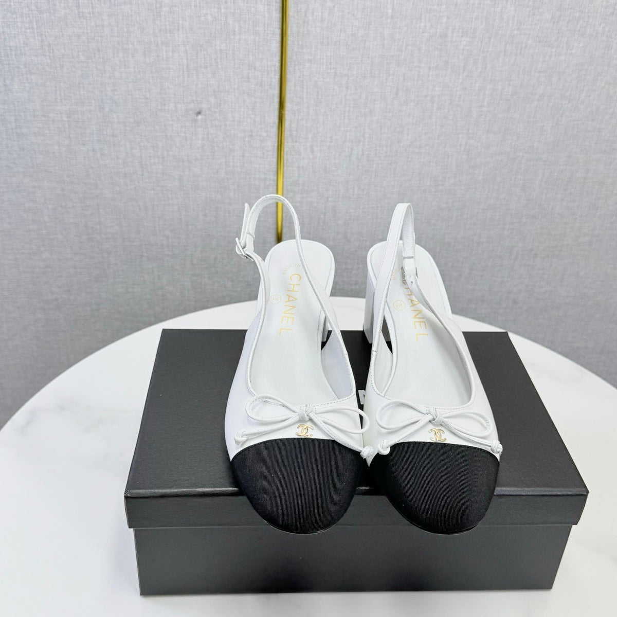 CC 26s Slingback Heels 4.5cm White Black Lambskin Fabric