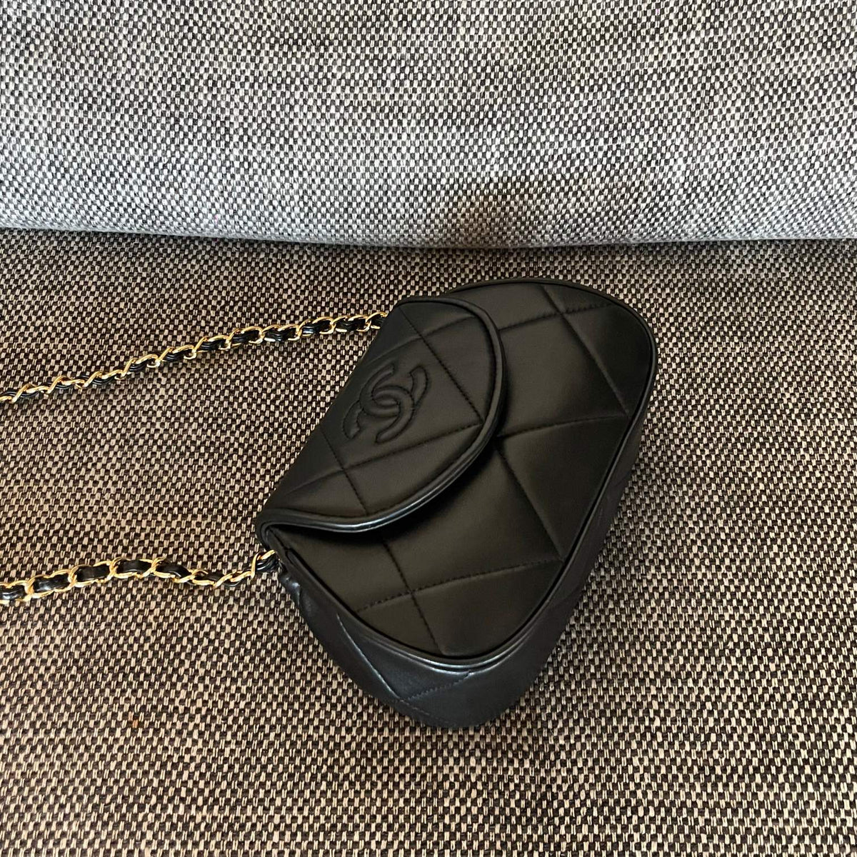 Chanel 2026 Vintage Coco Matelasse Flap Bag With Chain 22cm Black Calfskin