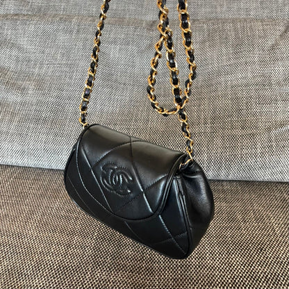 Chanel 2026 Vintage Coco Matelasse Flap Bag With Chain 22cm Black Calfskin